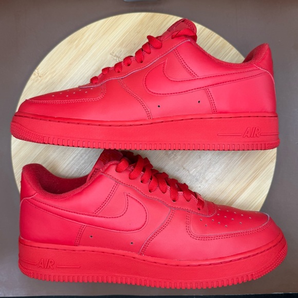 Nike Air Force 1 ‘07 LV8 1 Triple Red Men’s Size 10.5 - Picture 2 of 11